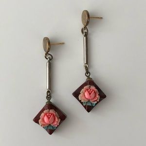 ⭐️ Vintage 14K Gold Post Carved Rose + Wood Earrings
